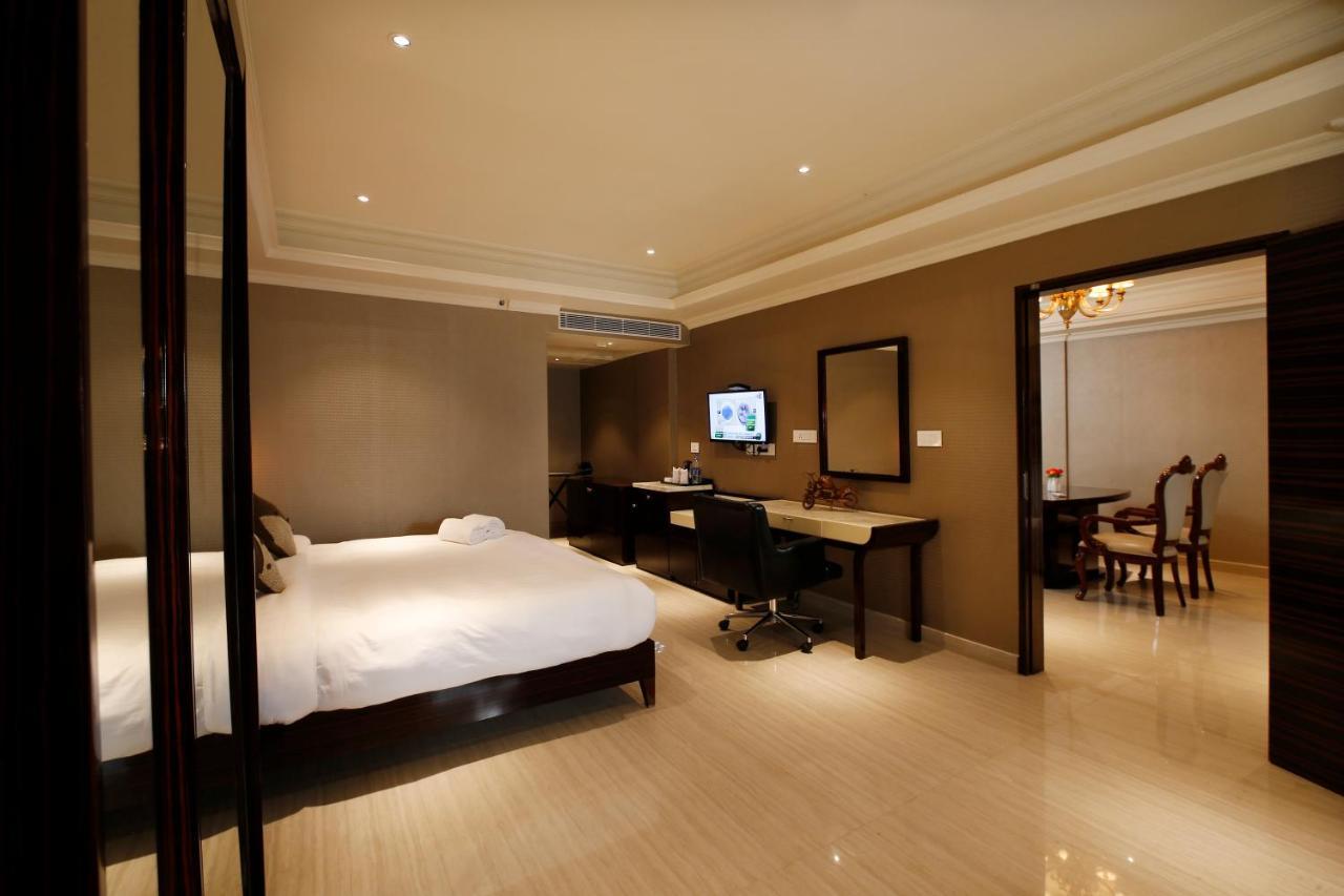 Hotel Park Residency Nilambūr Kültér fotó