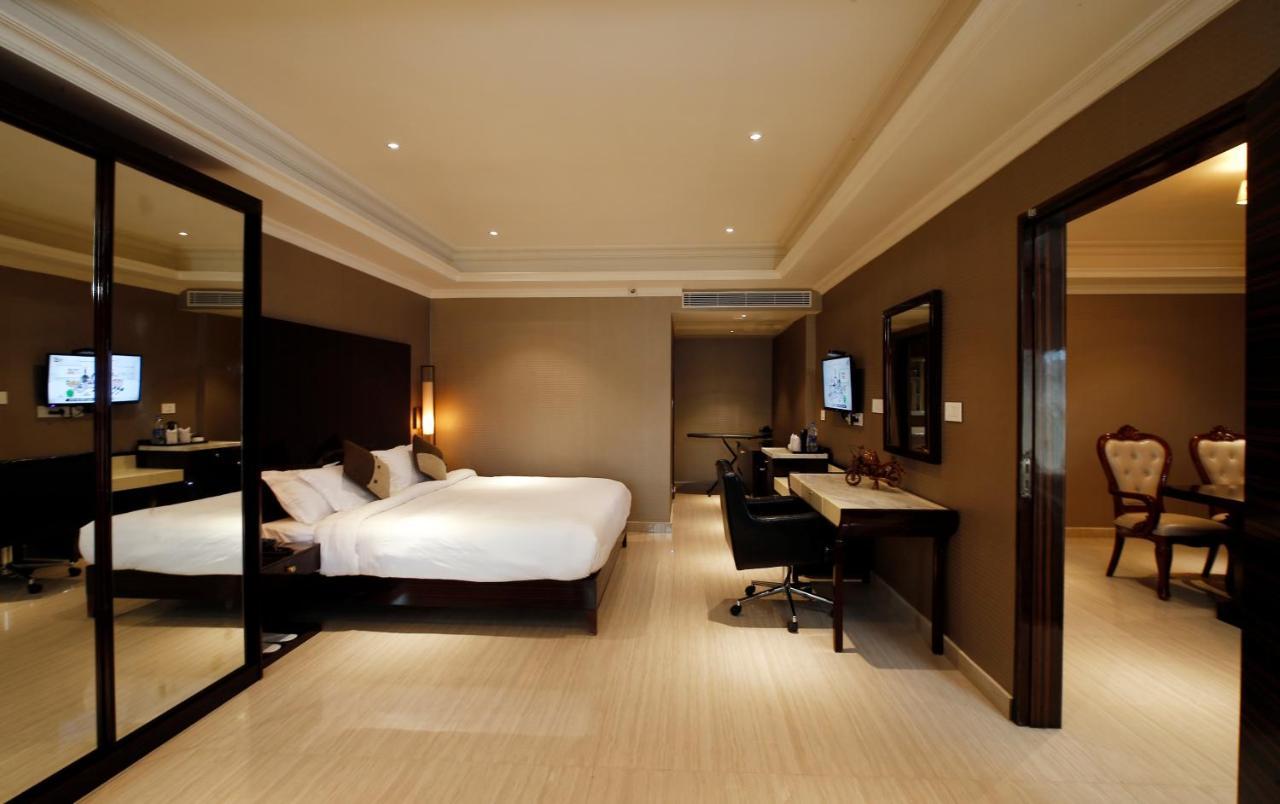 Hotel Park Residency Nilambūr Kültér fotó