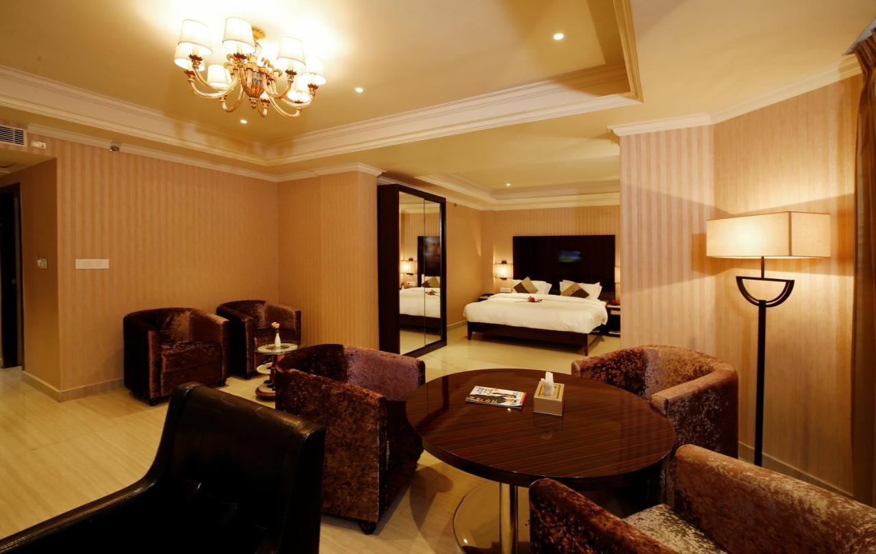 Hotel Park Residency Nilambūr Kültér fotó