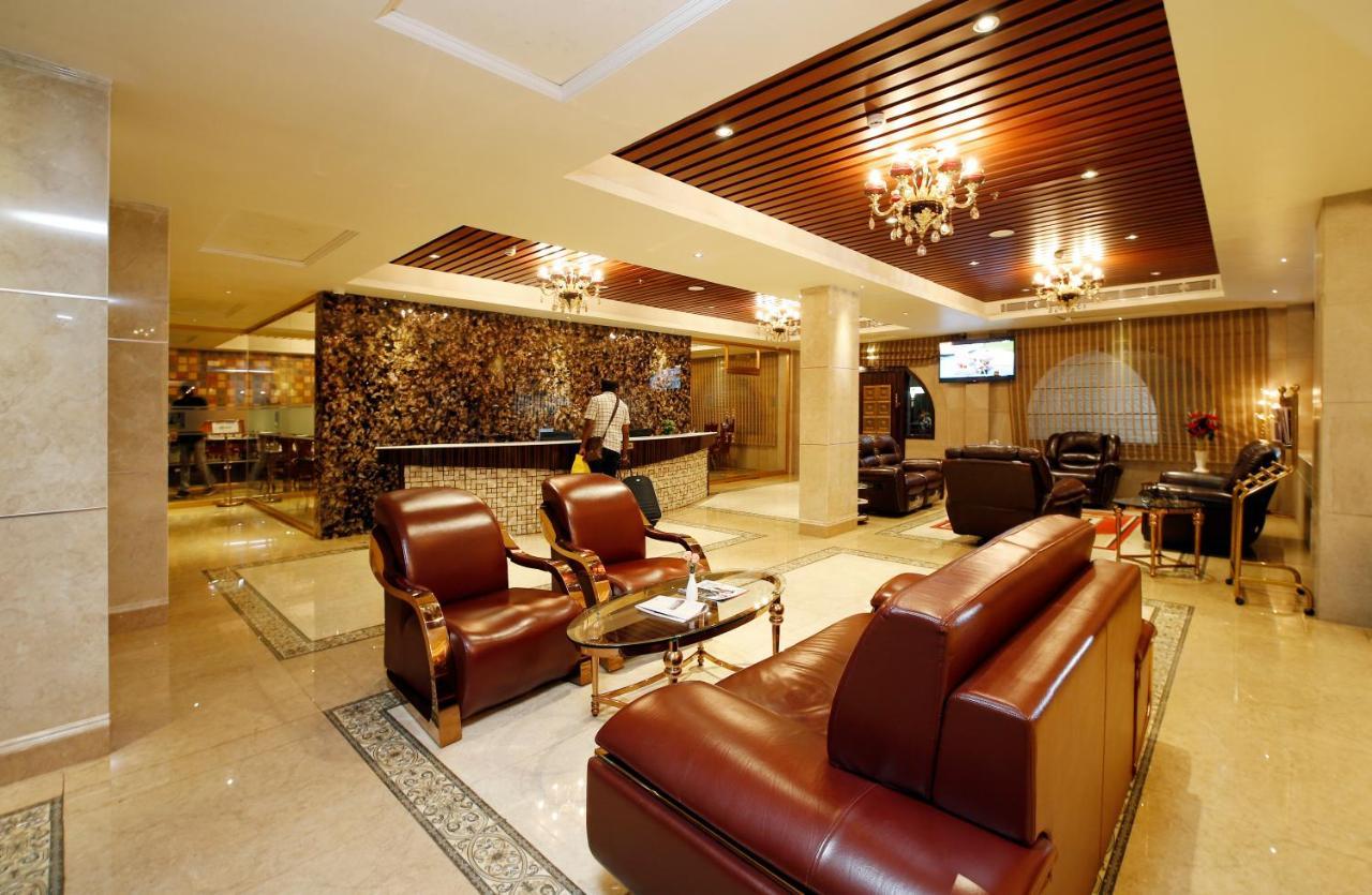 Hotel Park Residency Nilambūr Kültér fotó